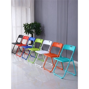 Chaise de salle à manger pliable en métal avec dossier, design moderne et minimaliste, portable, pour la maison, le bureau ou les conférences - Product Image 2