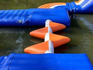 Circuito <span class=keywords><strong>de</strong></span> Obstáculos Acuáticos Inflables - Desafío <span class=keywords><strong>de</strong></span> Piedras Flotantes para Piscinas y Lagos - Product Image 1