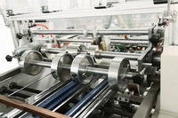 Machine automatique de formation de boîtes à repas en papier