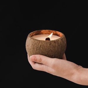 Bougie écologique 100% naturelle parfumée à la cire de soja dans des coupelles de noix de coco, petite bougie en coquille de noix de coco parfumée - Product Image 4