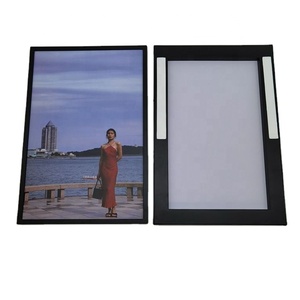 <span class=keywords><strong>Cadre</strong></span> <span class=keywords><strong>photo</strong></span> mural léger Mixtile 20x30, réutilisable - Product Image 1