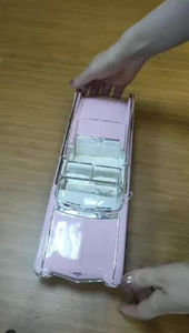 Moulé sous pression 1:18 vieille voiture <span class=keywords><strong>ELVIS</strong></span> PRESLEY alliage modèle de voiture roues mobile modèle statique portes ouvertes jouet affichage cadeau Collection modèle de voiture - Product Image 6