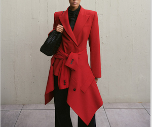 Blazer Rojo Vibrante de Doble Botonadura para Mujer con Solapa de Pico, Bolsillos con Solapa y Silueta Entallada – Perfecto para Eventos Formales - Product Image 2