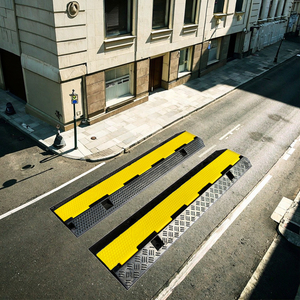 Nuova copertura del cavo di protezione per eventi esterni con rampa per cavi in gomma per 2/3/5 dossi del canale - Product Image 1