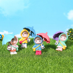 Figurine de poupée mignonne avec imperméable et parapluie, ornement de jardin miniature pour filles de 5 à 7 ans, en résine, version Q - Product Image 1
