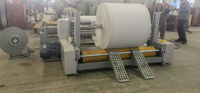 Machine automatique de découpe et de rembobinage de rouleaux de papier pour la production de tubes en papier en Chine