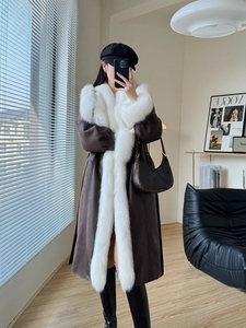 <span class=keywords><strong>Cappotto</strong></span> Invernale <span class=keywords><strong>in</strong></span> Vera Pelle <span class=keywords><strong>con</strong></span> Collo <span class=keywords><strong>in</strong></span> <span class=keywords><strong>Pelliccia</strong></span> di Volpe, <span class=keywords><strong>Interno</strong></span> <span class=keywords><strong>in</strong></span> Camoscio, Lunghezza Media, per Donna - Product Image 6