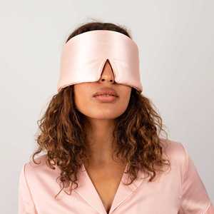 Masque de sommeil rembourré 3D en soie de mûrier avec logo personnalisé, doux, pour dormeurs latéraux, confortable, pour hommes et femmes, qui s'adapte au visage - Product Image 2