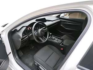 Sedán Compacto Automático con Volante a la Izquierda Como Nuevo, <span class=keywords><strong>Mazda</strong></span> <span class=keywords><strong>3</strong></span> Axela <span class=keywords><strong>2021</strong></span>, Bajo Kilometraje, Excelente Estado y Fiabilidad de <span class=keywords><strong>Mazda</strong></span>, Primer Auto - Product Image 2