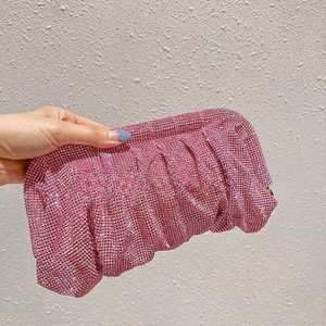 Bolso de Noche Europeo Americano de Moda para Mujer, con Incrustaciones de Diamantes, Diseño de Nubes Plisadas, Bandolera con Cierre de Pinza - Product Image 3