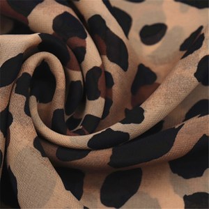 Échantillon Gratuit <span class=keywords><strong>Tissu</strong></span> Imprimé Léopard <span class=keywords><strong>Français</strong></span> en Mousseline de Soie Douce et Soyeuse 100% Polyester Écologique Antistatique Léger pour la Mode Féminine - Product Image 2