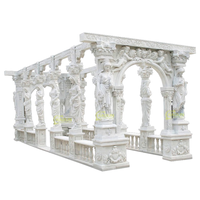Klassische Weiße Marmor-Pergola mit Caryatid-Säulen, Offenes Balkendach, Garten-Laufweg, Außendekoration, Maßanfertigung OEM