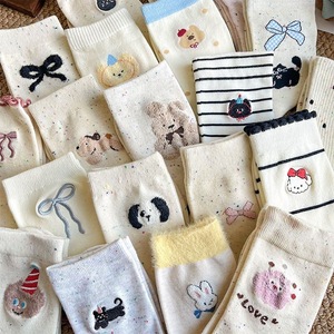 ถุงเท้ายาวครึ่งน่องสีขาวสำหรับผู้หญิง พร้อมโบว์ผีเสื้อและขอบระบายสไตล์ญี่ปุ่น ถุงเท้าทรงสาวหวานสำหรับวัยรุ่น ระบายอากาศได้ดี ซับเหงื่อ - Product Image 2