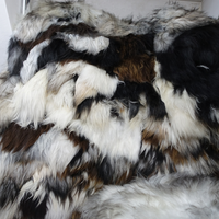 Tapis en peau de mouton islandaise de couleur naturelle avec une longue laine. Peau de mouton incroyable. Cuir de mouton. Tapis en peau de mouton. Tapis