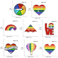 Broche en émail souple Drapeau arc-en-ciel Fierté LGBT 'Love Is Love' pour chapeau, vêtements, cravate, écharpe, bouton, épinglette, badges et épingles de revers personnalisées