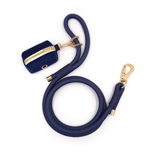 Produk penjualan terbaik 2025 kalung trendi mode beludru biru tas kotoran anjing pemegang Dispenser poliester tali anjing peliharaan - Product Image 1