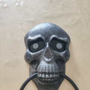 Sonaglio per Porta a Forma di Zucca di Halloween Luminoso, Campanello Parlante Spaventoso con Voce di Ragno, Funzionamento a Batterie AAA, Resistente per Uso Interno/Esterno - Product Image 2