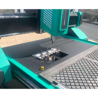 1325 CNC Router Machine avec changeur d'outils automatique pour la conception de meubles en bois Moteur durable comme composant de base