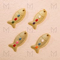 YLJ020 à la mode plaqué or cuivre poisson pendentif perles de pierre Micro pavé poisson breloques Fine accesspry bijoux en gros