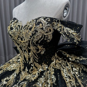 Robe De Pelota Robe De Quinceanera noire à épaules dénudées Robe De Quinceanera en dentelle métallisée à paillettes scintillantes Robe de bal plissée pour les fêtes - Product Image 5