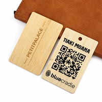 Carte de visite NFC en bois gravée sur mesure avec code QR, carte de membre pour usage hôtelier, mini-étiquette en bambou certifié FSC et bois de cerisier