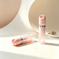 Tube de brillant à lèvres vide de 5,5 ml en gros, contenant transparent pour huile à lèvres avec bouchon à trou de suspension, grand applicateur, logo personnalisé