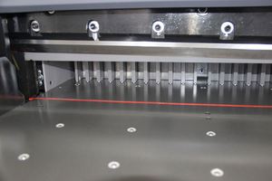 Industrial Heavy Duty <b>Hydraulic</b> Computerized Guillotine Paper <b>Cutter</b> 920mm Paper Cutting Machine - Product Image 2