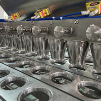 Machine automatique de remplissage et de scellage de gobelets pour yaourt, fabriquée en usine d'origine, pour confiseries et chocolat.