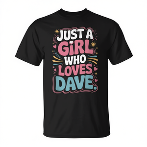 Camiseta Unisex con Cuello Redondo y Manga Corta con Estampado Digital de Just A Girl Who Loves Dave, Ropa Promocional para Adultos - Product Image 2