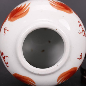Laveur de pinceaux rouge émaillé de la période <span class=keywords><strong>Guangxu</strong></span> de la dynastie Qing, motif Grand Lion Junior Gardien, imitation porcelaine antique de style chinois - Product Image 3