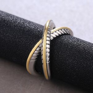 Anello a X Bicolore da Donna, Gioiello Creativo Minimalista alla Moda, Aperto e Regolabile, Anello Trendy per Uso Quotidiano - Product Image 1
