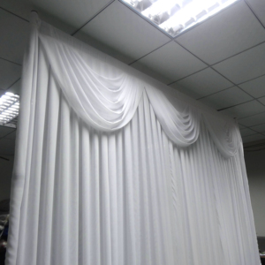 ระบบขาตั้งฉากหลังแบบพกพาพร้อมผ้าม่านสำหรับกิจกรรมในห้องโถงโรงแรม - Product Image 3