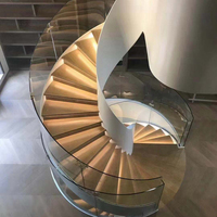 Villa design attrayant préfabriquée double stringer en acier marche en bois de chêne avec lumières led escalier incurvé avec garde-corps en verre