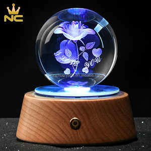 <span class=keywords><strong>Boule</strong></span> <span class=keywords><strong>de</strong></span> <span class=keywords><strong>cristal</strong></span> <span class=keywords><strong>de</strong></span> Noël 3D <span class=keywords><strong>personnalisée</strong></span> faite à la main avec base lumineuse LED personnalisable et boîte cadeau - Product Image 5