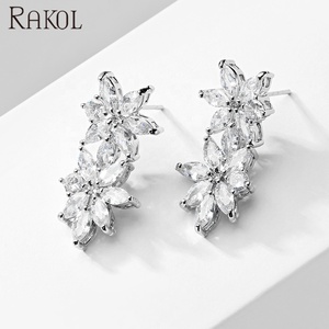 Boucles d'oreilles classiques fantaisie en zircon cubique doré RAKOL EP4144, bijoux de charme tendance - Product Image 6