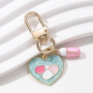 Porte-clés en forme de flacon de médicament en forme de cœur de dessin animé, série hôpital, pendentif mignon, cadeau idéal pour les médecins et les infirmières, bijoux faits à la main - Product Image 4