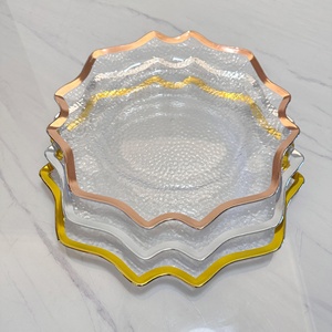 Platos Base Transparentes Acanalados con Borde de Perlas de 13 Pulgadas, Platos de Plástico para Decoración de Fiestas, Venta al por Mayor - Product Image 5