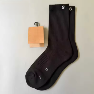 Chaussettes Athlétiques Blanches Sans Marque, Faible MOQ, Logo Personnalisé, Tissu Extensible Doux pour la Peau, Chaussettes Mi-Mollet pour le Sport, la Gym, le Basketball et le Quotidien - Product Image 4