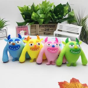 Déballer le Mini Bull Monster, jouet anti-stress fantaisie pour les jeunes - Jouet en caoutchouc souple pour enfants - Product Image 6