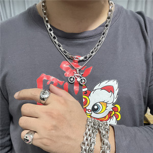 Yunnique Collier pendentif vélo en acier inoxydable pour homme, design géométrique rétro, serti pavé 120110 - Product Image 3