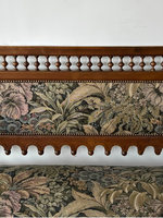 Amerikanischer Landhausstil Massivholz Geschnitztes Antikes Vintage Mid-Century Walnussfarbenes Sofa Fotostudio Fotografie Ferienhaus Doppelbett