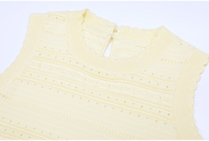 Conjunto de Duas Peças em Tricô Creme para Mulheres, Top Sem Mangas com Peplum e Saia Maxi com Renda, Look de Verão - Product Image 5