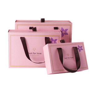 Venta al por mayor de alta calidad de logotipo de diseño personalizado bolsa de embalaje de regalo de papel con asas para regalo - Product Image 3
