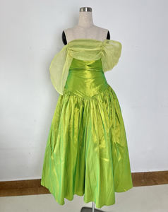 Robe de soirée d'été de créateur AELESEEN, robe de soirée en satin vert clair, sans bretelles, épaules dénudées, plissée, robe de bal mi-longue - Product Image 3