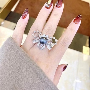 Anillo de Plata Pura S925 con Perla Negra Verde Pavo Real, Diseño de Grifo Impecable de 10-9 mm, Incrustación de Oficina, Número Único, Regalo Exclusivo - Product Image 1