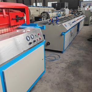 Ligne de production d'extrusion de panneaux muraux en pvc Wpc pour la décoration intérieure de maisons d'<span class=keywords><strong>occasion</strong></span> Machine de fabrication de composites bois-plastique - Product Image 4