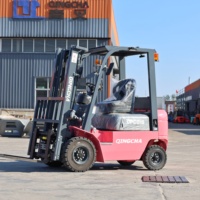 Chariot élévateur diesel CPC15 de 1,5 tonne avec fourches de 1220 mm, pneus pneumatiques, déplaceur latéral hydraulique et mât à deux étages