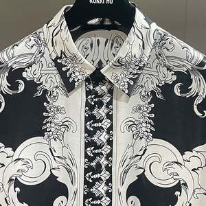 ขั้นต่ำในการสั่งซื้อ: 1 ชิ้น |   เสื้อเชิ้ตแขนสั้นผู้ชายลายพิมพ์ผ้าไหมแบบโปร่งบางลายทางศาสนาสไตล์เสี่ยวจ้าน คอลเลคชั่นฤดูใบไม้ผลิและฤดูร้อน - Product Image 2