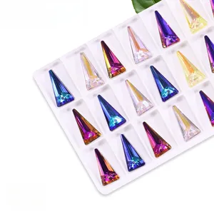 Commercio all'ingrosso 10*20mm ciondolo a forma di triangolo sottile ciondolo di cristallo per perle larghe gioielli collana accessori