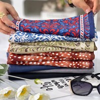 Foulard personnalisé imprimé effet soie satiné, écharpe de luxe florale carrée, bandana pour cheveux et cou, châle pour femme tendance
